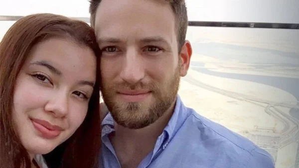 Μπάμπης Αναγνωστόπουλος, Καρολάιν