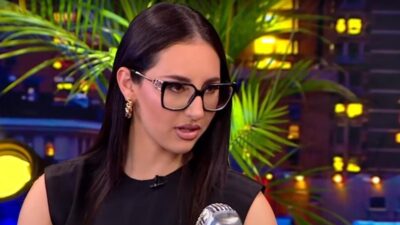 Η Klavdia στο πλατό του The 2night show