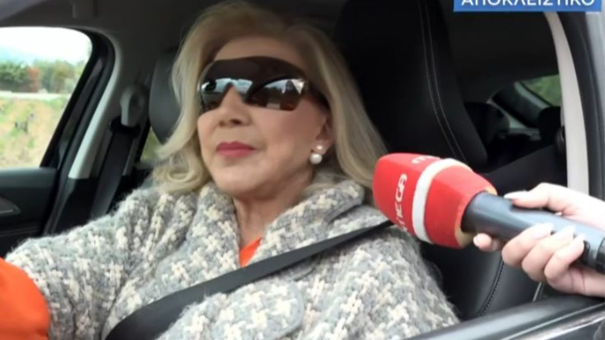 Η Λίτσα Πατέρα στο αυτοκίνητό της