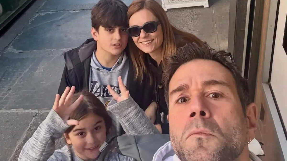 Η Θάλεια Ματίκα και ο Τάσος Ιορδανίδης με τα παιδιά τους στη Νέα Υόρκη