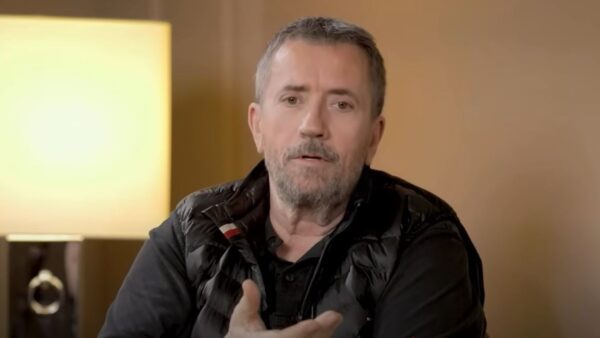 Ο Σπύρος Παπαδόπουλος στο πλατό της εκπομπής Τετ α Τετ