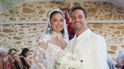 Ο Ευθύμης Ζησάκης και η Χρύσα Παπαλελούδη στον γάμο τους