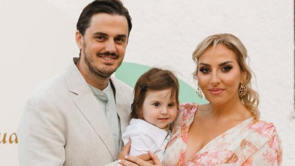 Η Τόνια Σολανάκη με τον σύζυγό της και το παιδί τους