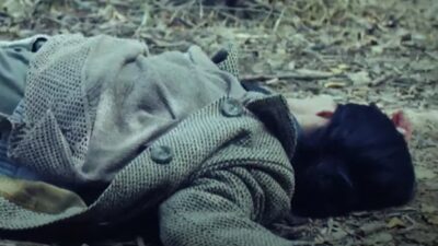 Άγιος έρωτας (19/5): Την χτυπάει με καραμπίνα και την αφήνει αναίσθητη στο δάσος