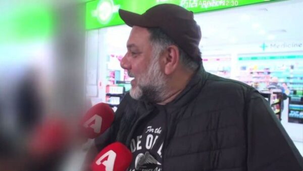 Ο Γρηγόρης Αρναούτογλου στο αεροδρόμιο