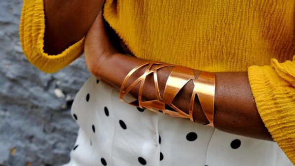 Βραχιόλι σε γυναίκα