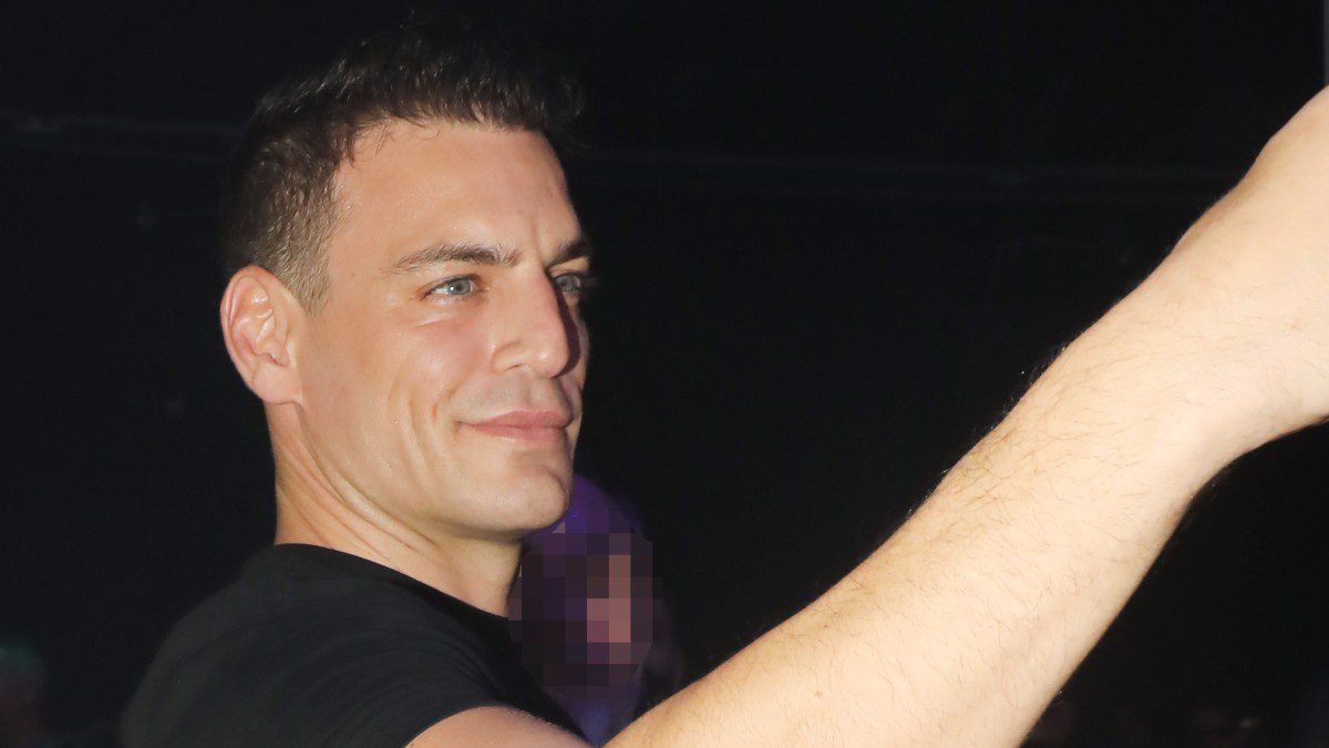 Ο Δημήτρης Φιντιρίκος στα μπουζούκια