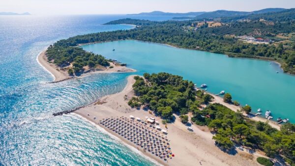 Η παραλία της λιμνοθάλασσας του Γλαρόκαβου