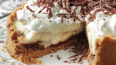 Το γλυκό ψυγείου με μπανάνα και σοκολάτα