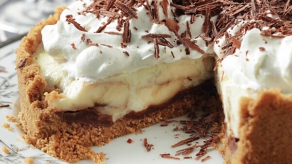 Το γλυκό ψυγείου με μπανάνα και σοκολάτα