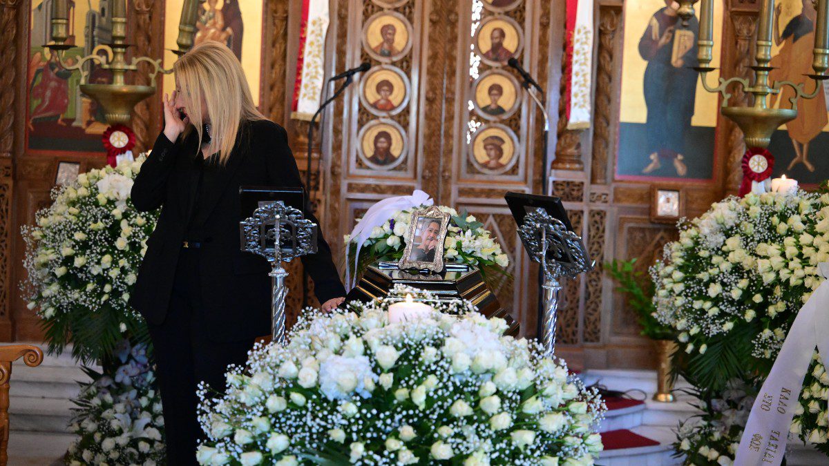 Το φέρετρο του Νίκου Γαλανού μέσα στην εκκλησία