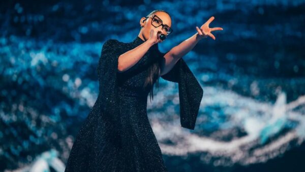 Η Klavdia στη σκηνή της Eurovision
