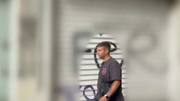 Ο Αλέξανδρος Κοψιάλης λίγο πριν φτάσει στο δικαστήριο