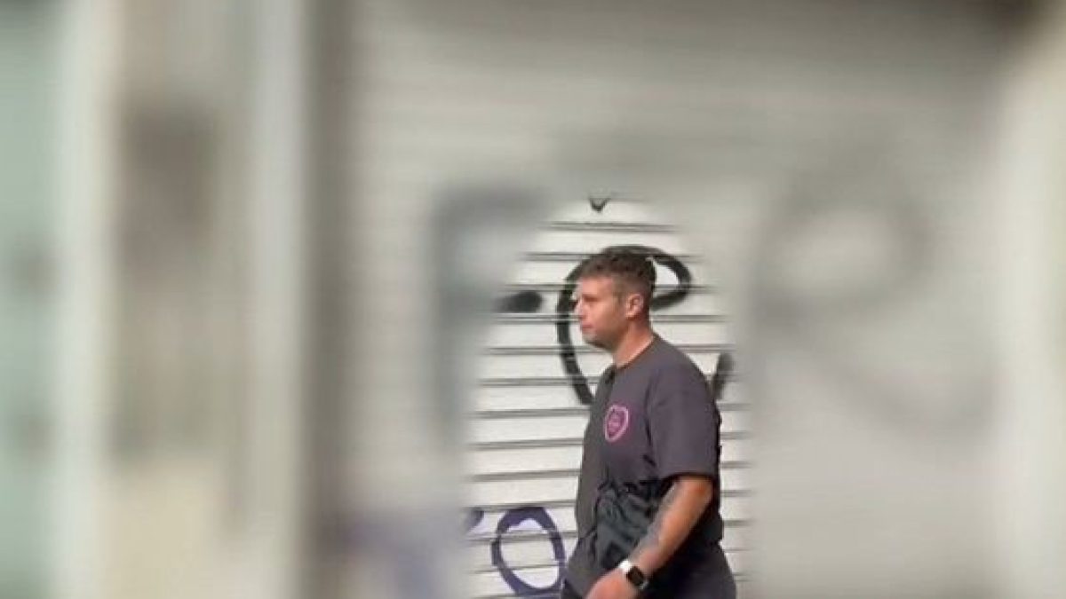 Ο Αλέξανδρος Κοψιάλης λίγο πριν φτάσει στο δικαστήριο