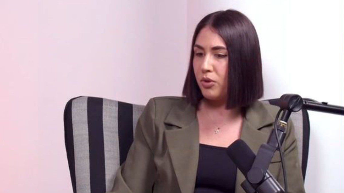 Η Έλενα Κρεμλίδου στο podcast της Δάφνης Καραβοκύρη