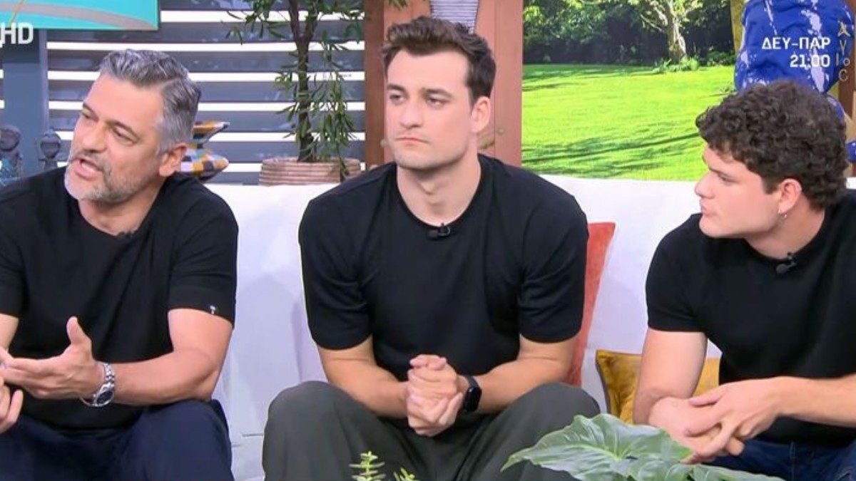 Ο Στέλιος Κρητικός με τους γιου του, Μιχαήλ και Άρη