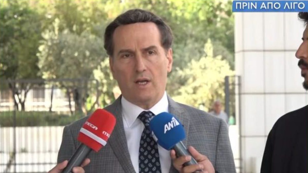 Ο Μιχάλης Δημητρακόπουλος έξω από το Εφετείο