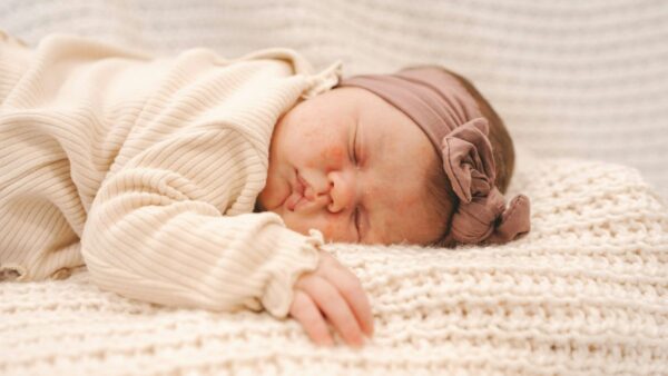 Ένα μωράκι κοιμάται