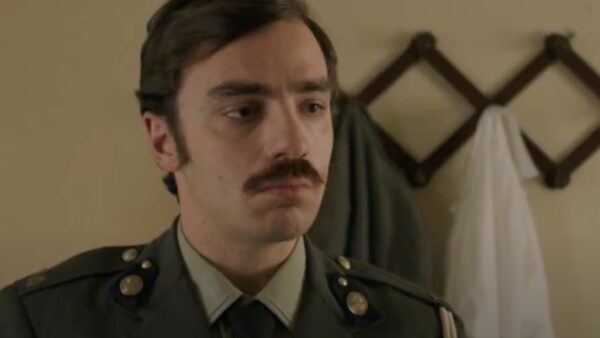 Η παραλία: Ο Κολιτσιδάκης βρίσκει ένα πτώμα - Ο Χρήστος δεν είναι πατέρας της Ιφιγένειας