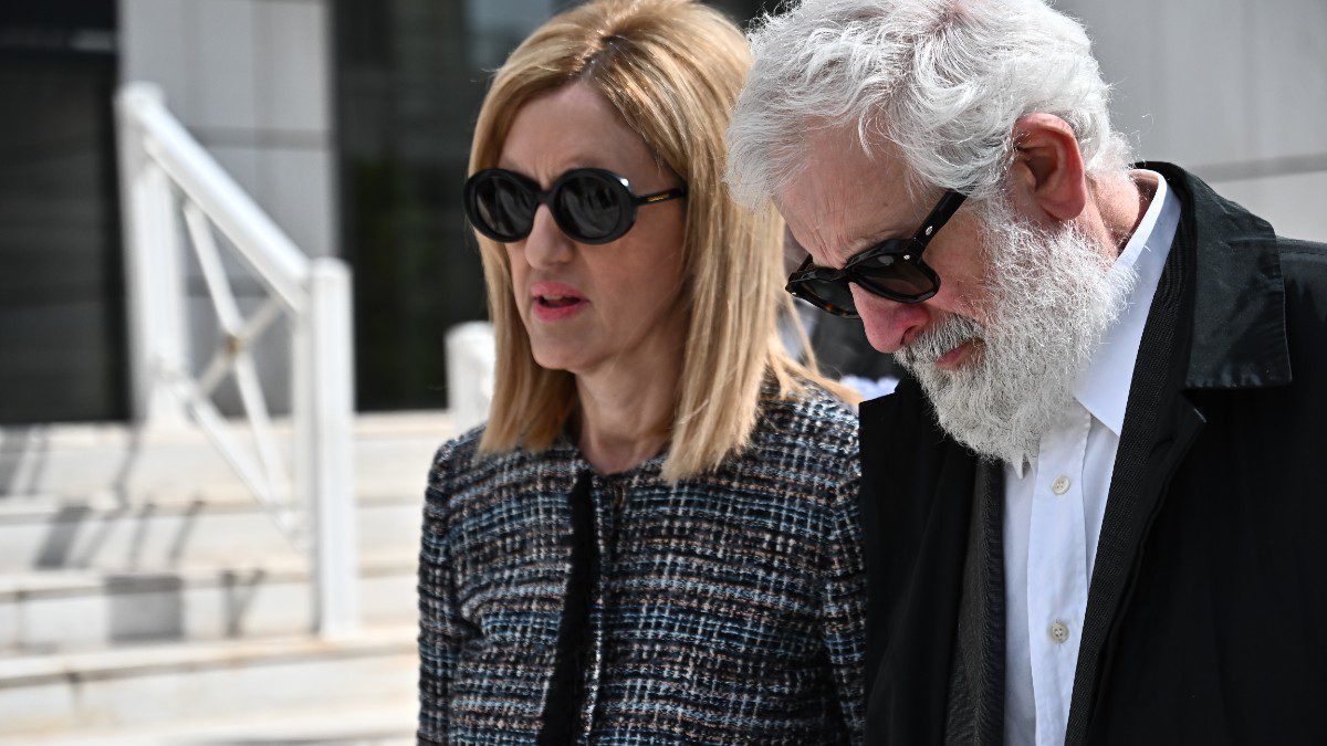 Η δικηγόρος του Πέτρου Φιλιππίδη στο δικαστήριο