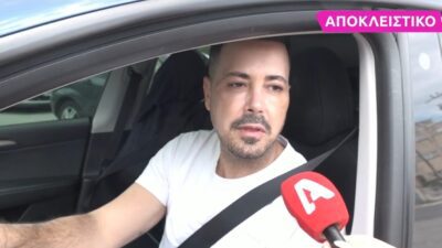 Ο Πέτρος Κουσουλός στο αυτοκίνητό του