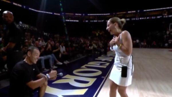 Πρόταση γάμου στο final four