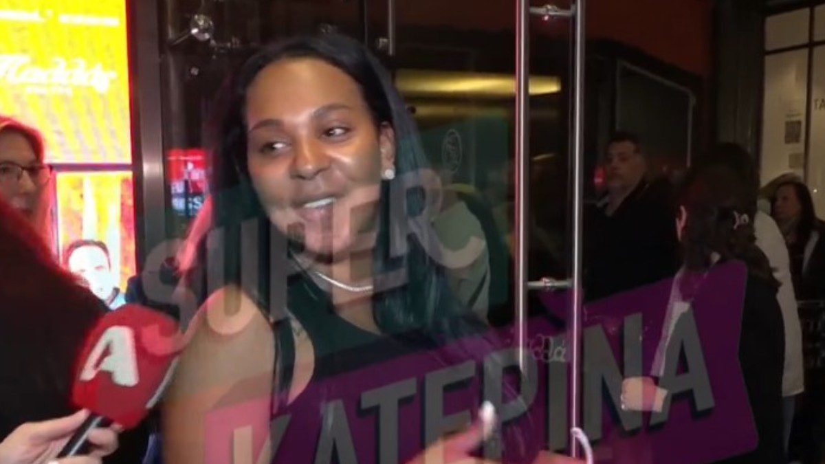 Η Ρασέλ με φουσκωμένη κοιλιά