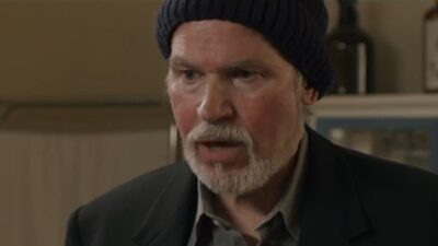 Ο Ρόμπερτ στη σειρά Παραλία