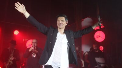 Ο Σάκης Ρουβάς σε συναυλία του