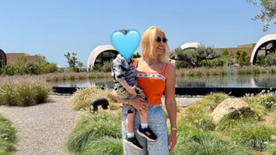 Η Κωνσταντίνα Σπυροπούλου αγκαλιά με τον γιο της