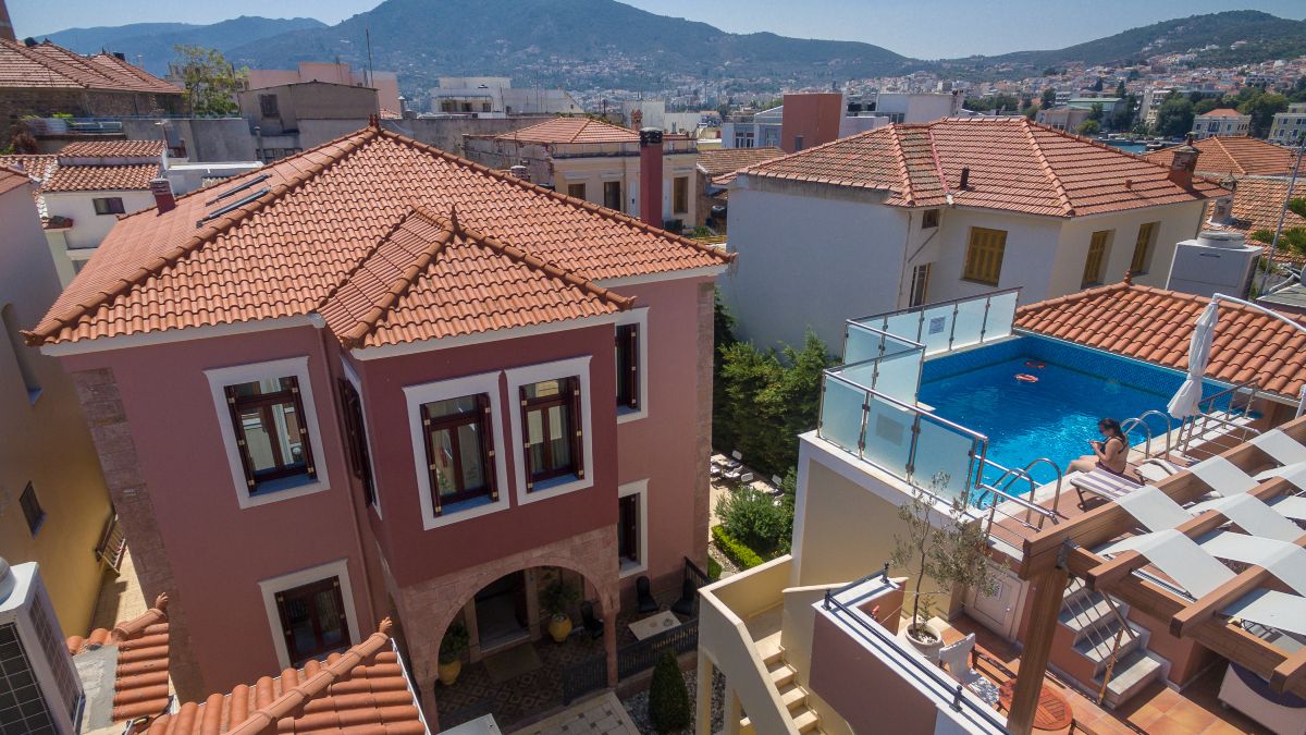 Το ξενοδοχείο Theofilos Paradise στη Μυτιλήνη