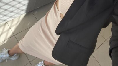 φόρεμα και αθλητικά