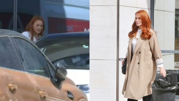 Η Σίσσυ Χρηστίδου έξω από την Barking Well