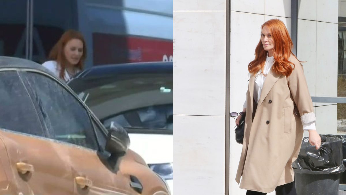 Η Σίσσυ Χρηστίδου έξω από την Barking Well