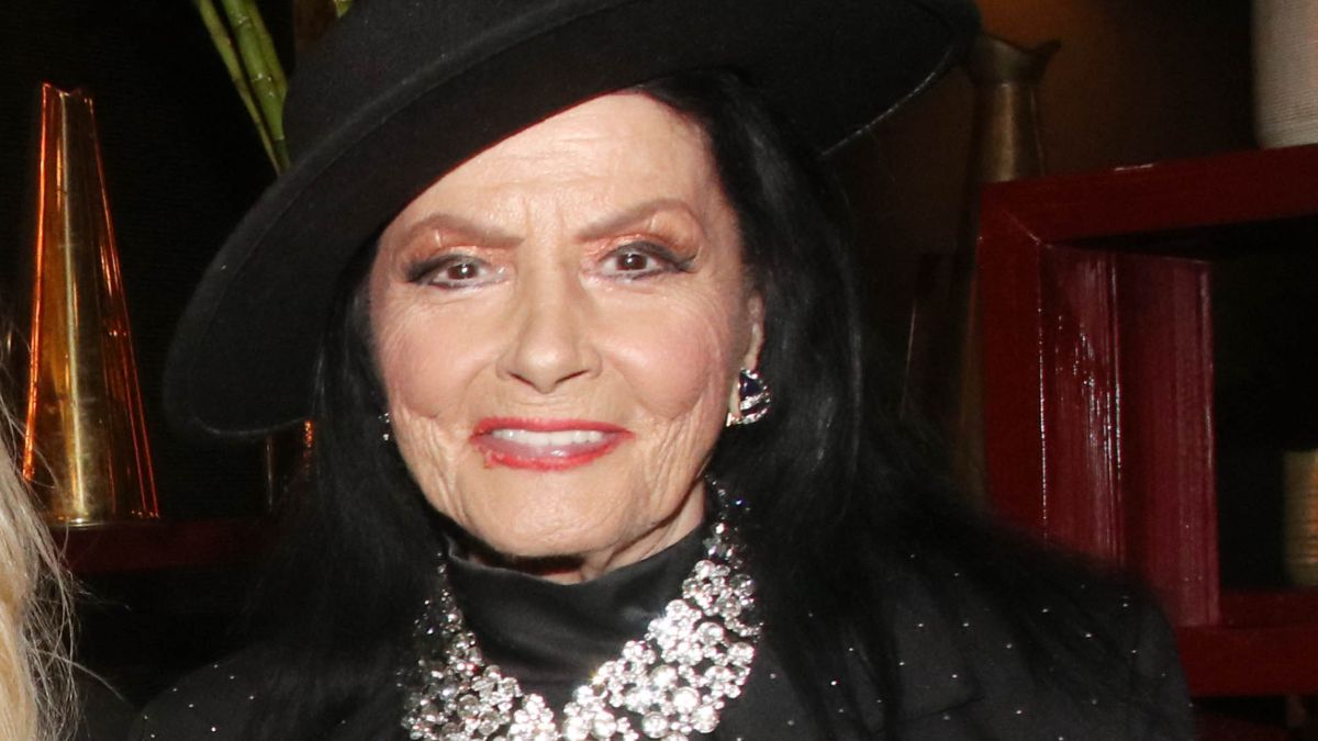 Η Ζωζώ Σαποντζάκη σε δημόσια εμφάνισή της