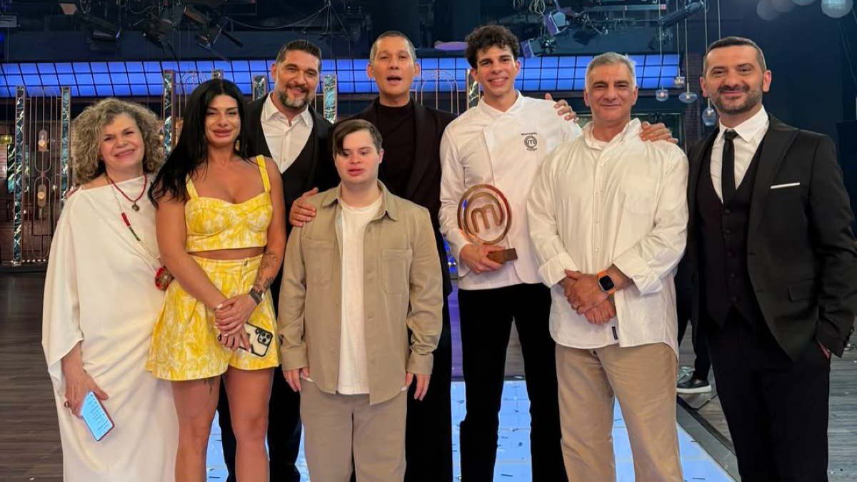 Ο Νέστορας Νέστορας με την οικογένειά του στον τελικό του MasterChef