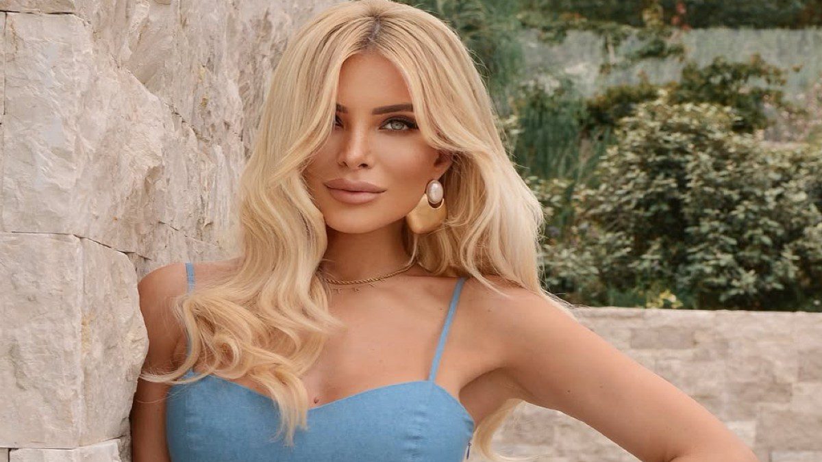 Top Zara φοράει η Κατερίνα Καινούργιου