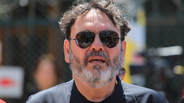 Ο Στάθης Αγγελόπουλος έξω από τα δικαστήρια