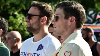 Ο Στέφανος Κασσελάκης και ο Τάιλερ Μακμπέθ στο Athens Pride