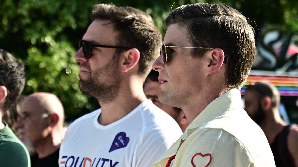 Ο Στέφανος Κασσελάκης και ο Τάιλερ Μακμπέθ στο Athens Pride