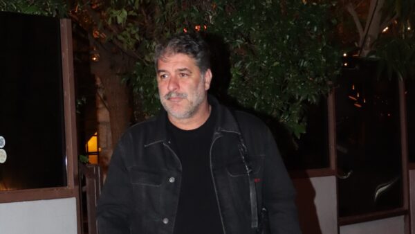 Ο Βασίλης Μπισμπίκης σε βραδινή έξοδο