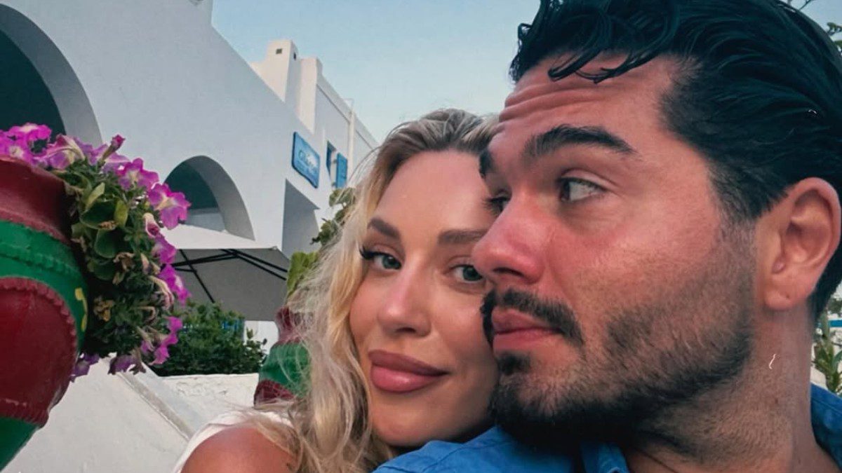 Ο Χρήστος Μάστορας και η Γαρυφαλλιά Καληφώνη