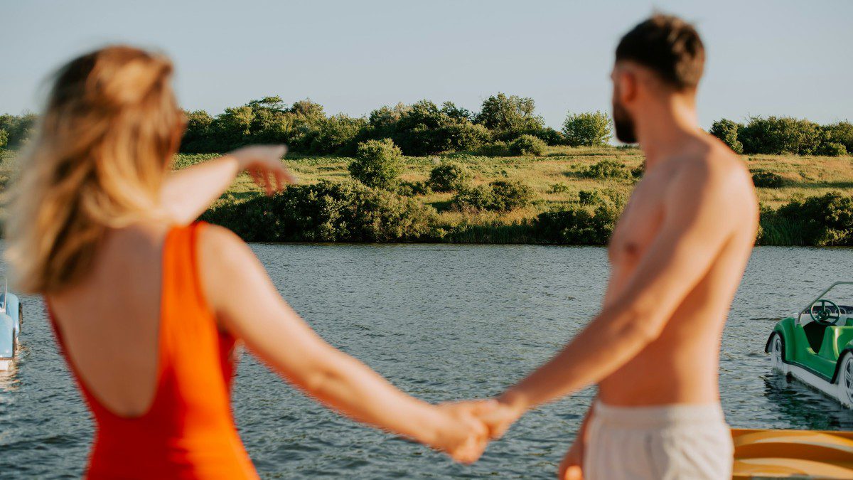 Ένα ζευγάρι στην παραλία