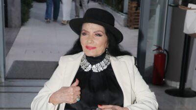 Η Ζωζώ Σαπουντζάκη σε έξοδό της