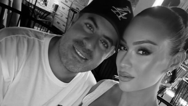 Η Δώρα Παντέλη με τον σύζυγό της, Τζον Μεραμβελιωτάκη