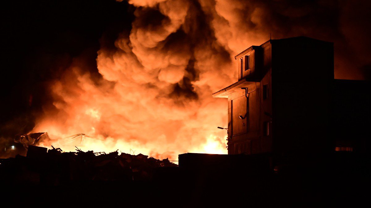 Φωτιά στα Μέγαρα