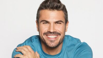 Ο Άκης Πετρετζίκης