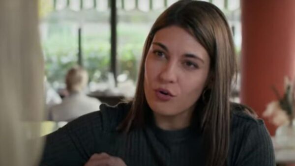 Σκηνή με την άννα από τα παιχνίδια εκδίκησης