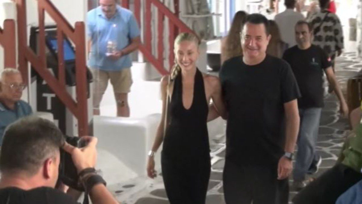 Ο Ατζούν Ιλιτζαλί με την σύζυγό του στην Μύκονο