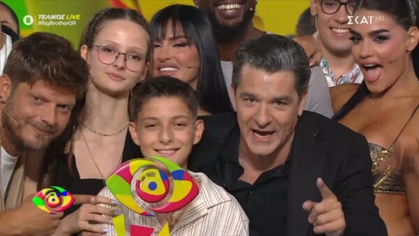 Ο Λαγούτης με διάφορους παίκτες στον τελικό του Big Brother